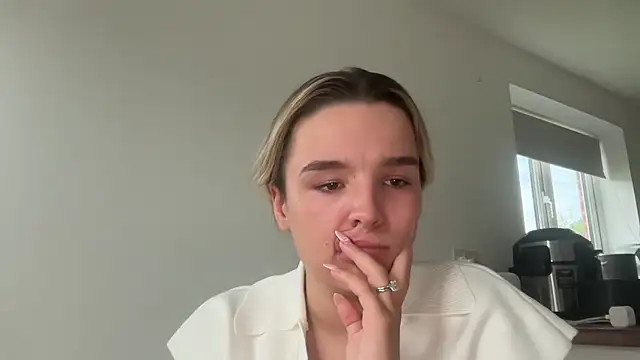 Snapshot of maisiesmithx chatting on June 22, 5:32 pm maisiesmithx online show from June 22, 5:32 pm