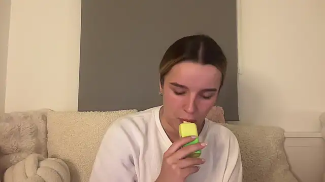 Snapshot of maisiesmithx chatting on July 13, 10:45 pm maisiesmithx online show from July 13, 10:45 pm