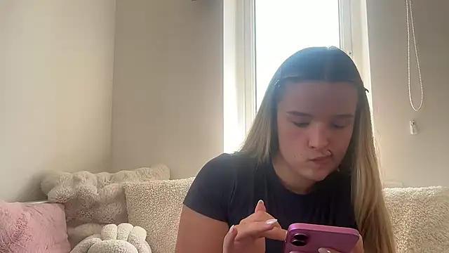 Snapshot of maisiesmithx chatting on July 20, 12:40 pm maisiesmithx online show from July 20, 12:40 pm