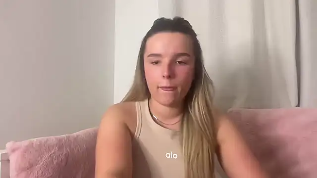 Snapshot of maisiesmithx chatting on July 31, 9:36 pm maisiesmithx online show from July 31, 9:36 pm