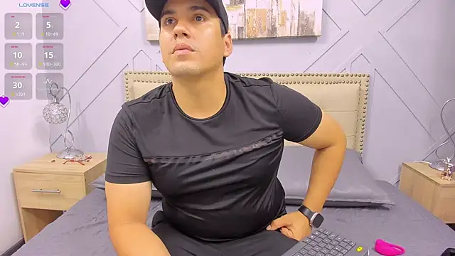 Snapshot of Vale_n_Matt chatting on September 10, 4:01 am Vale n Matt online show from September 10, 4:01 am