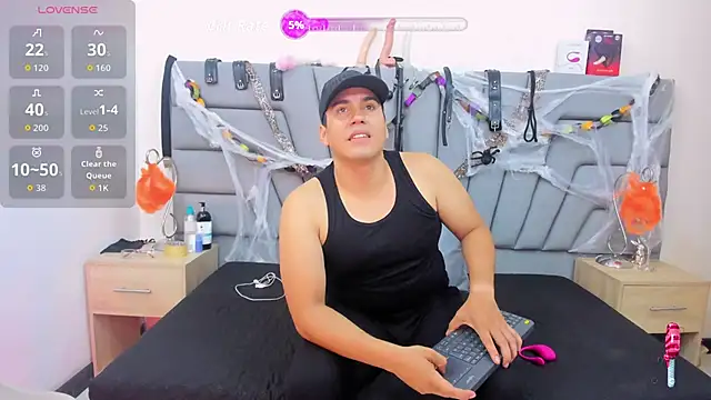 Snapshot of Vale_n_Matt chatting on October 19, 3:40 am Vale n Matt online show from October 19, 3:40 am