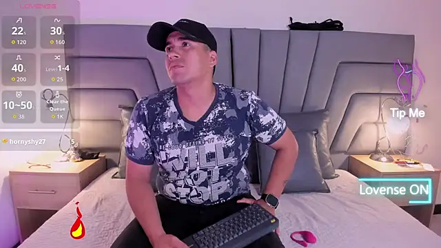 Snapshot of Vale_n_Matt chatting on November 9, 3:49 am Vale n Matt online show from November 9, 3:49 am