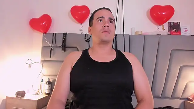 Snapshot of Vale_n_Matt chatting on November 16, 3:50 pm Vale n Matt online show from November 16, 3:50 pm