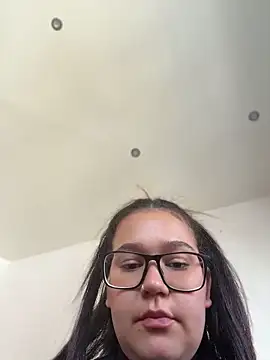 ValenG023 online show from April 22, 12:07 pm