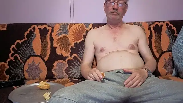 loverboyxxx69 online show from March 27, 9:58 pm