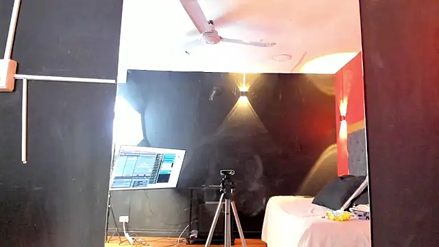 YayaHilton online show from March 27, 5:24 am