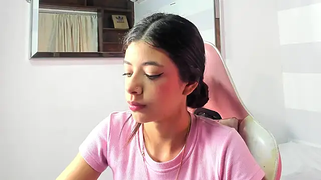 Snapshot of coraltaylor chatting on December 9, 11:03 pm coraltaylor online show from December 9, 11:03 pm