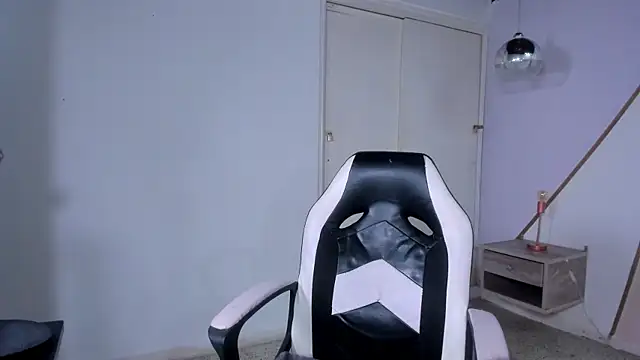 Snapshot of coraltaylor chatting on March 16, 12:45 am coraltaylor online show from March 16, 12:45 am