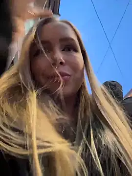 Snapshot of mur_girl chatting on December 4, 1:20 pm mur girl online show from December 4, 1:20 pm