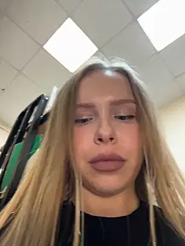 mur girl online show from February 4, 3:18 pm