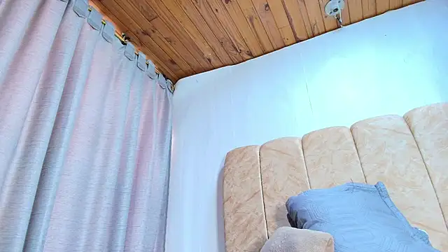 Naia x online show from March 3, 9:42 pm