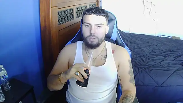 Snapshot of MasterKvn chatting on February 25, 8:41 pm MasterKvn online show from February 25, 8:41 pm