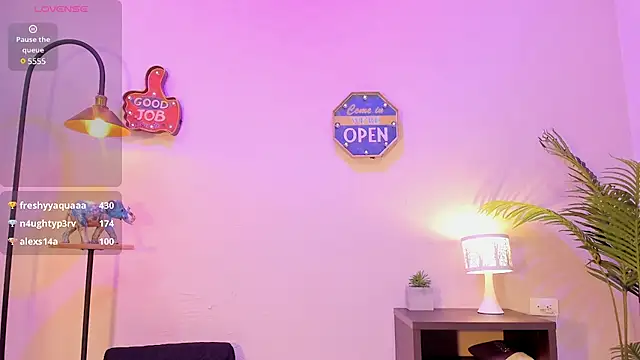 lupeebony online show from January 31, 10:52 pm