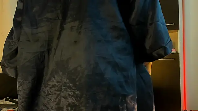 conielaurenth online show from December 18, 10:54 am