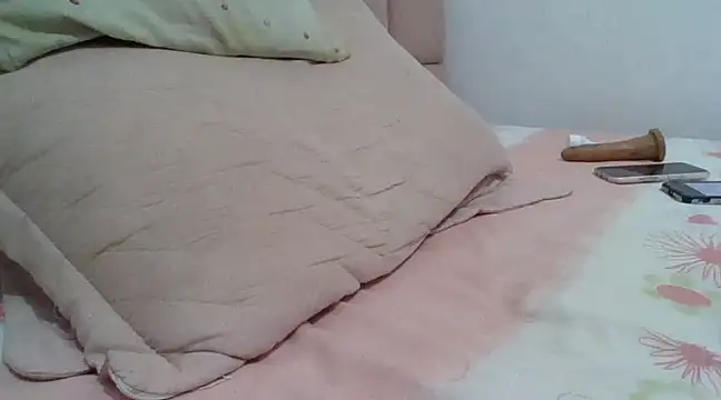 Snapshot of samanta0033 chatting on February 6, 8:45 pm samanta0033 online show from February 6, 8:45 pm