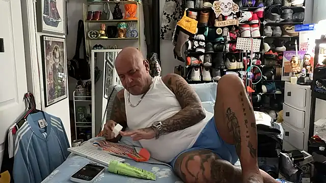 Snapshot of joeytatts66 chatting on January 13, 2:50 am joeytatts66 online show from January 13, 2:50 am