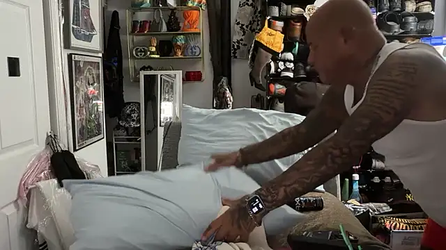 Snapshot of joeytatts66 chatting on February 21, 3:18 am joeytatts66 online show from February 21, 3:18 am