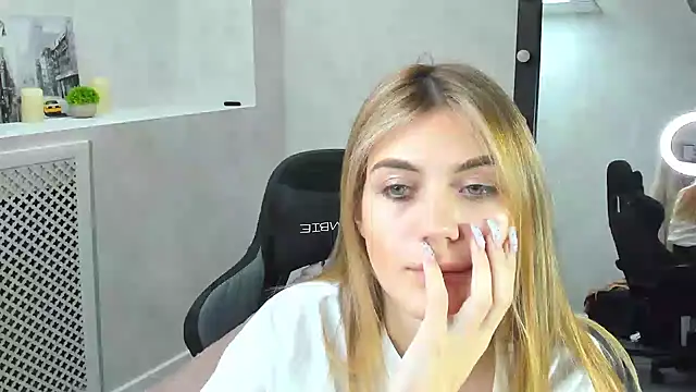 Cherry Price online show from December 23, 3:18 am