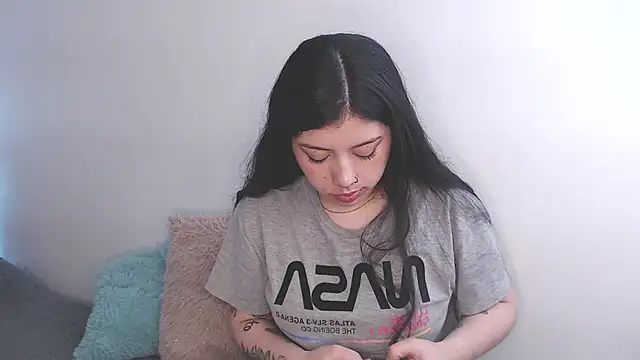 iam emy online show from October 26, 3:01 am