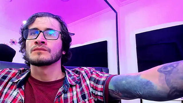 Snapshot of Loggan_donnelly chatting on December 31, 2:51 am Loggan donnelly online show from December 31, 2:51 am