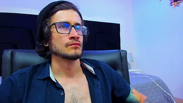 Snapshot of Loggan_donnelly chatting on January 12, 11:15 pm Loggan donnelly online show from January 12, 11:15 pm