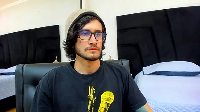 Snapshot of Loggan_donnelly chatting on February 14, 8:48 pm Loggan donnelly online show from February 14, 8:48 pm