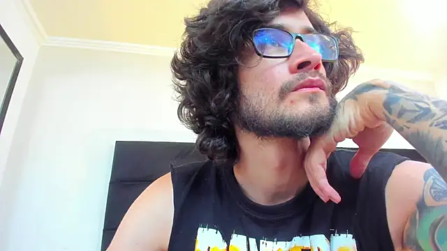 Snapshot of Loggan_donnelly chatting on March 7, 12:04 am Loggan donnelly online show from March 7, 12:04 am