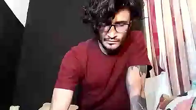 Snapshot of Loggan_donnelly chatting on November 10, 7:02 pm Loggan donnelly online show from November 10, 7:02 pm