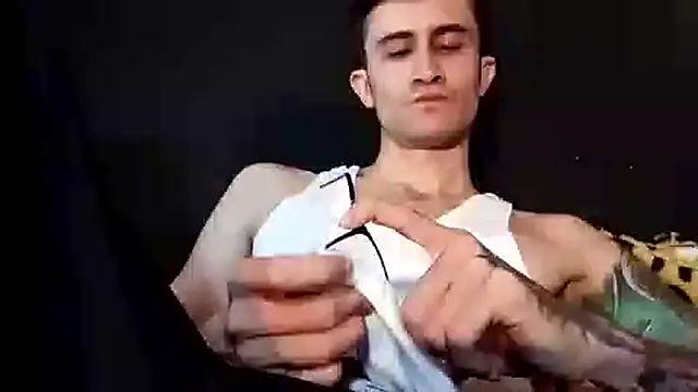 Snapshot of Loggan_donnelly chatting on November 28, 9:06 pm Loggan donnelly online show from November 28, 9:06 pm