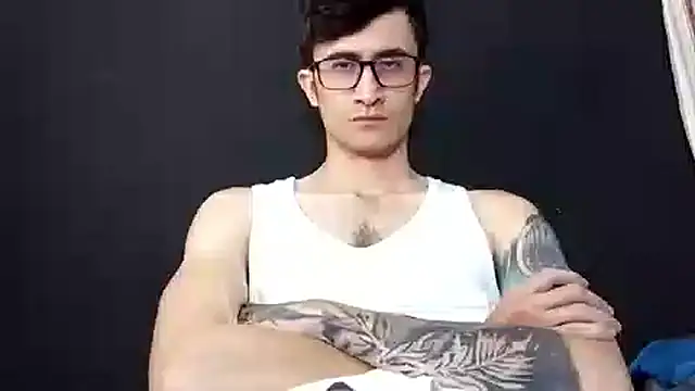 Snapshot of Loggan_donnelly chatting on December 2, 9:32 pm Loggan donnelly online show from December 2, 9:32 pm