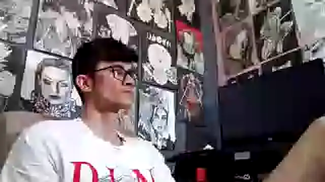 Snapshot of Loggan_donnelly chatting on December 4, 9:23 pm Loggan donnelly online show from December 4, 9:23 pm