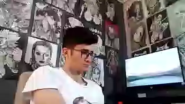 Snapshot of Loggan_donnelly chatting on December 5, 6:15 pm Loggan donnelly online show from December 5, 6:15 pm