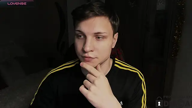 handsome guy01 online show from December 16, 8:47 pm