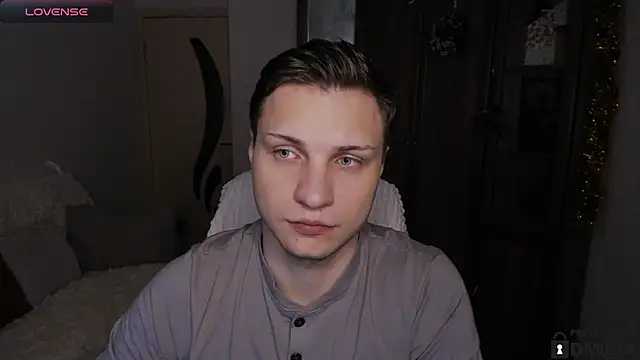 handsome guy01 online show from December 21, 7:43 pm