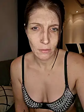 Lenchen  online show from January 2, 9:50 pm