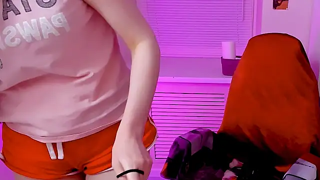 Snapshot of CarolGiggly chatting on October 23, 8:13 am CarolGiggly online show from October 23, 8:13 am