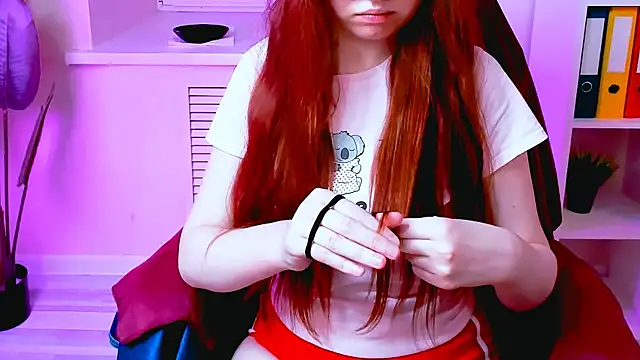 Snapshot of CarolGiggly chatting on October 28, 10:45 pm CarolGiggly online show from October 28, 10:45 pm