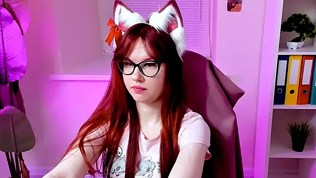 Snapshot of CarolGiggly chatting on November 3, 12:02 am CarolGiggly online show from November 3, 12:02 am