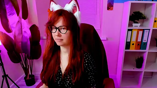 Snapshot of CarolGiggly chatting on November 13, 9:36 pm CarolGiggly online show from November 13, 9:36 pm