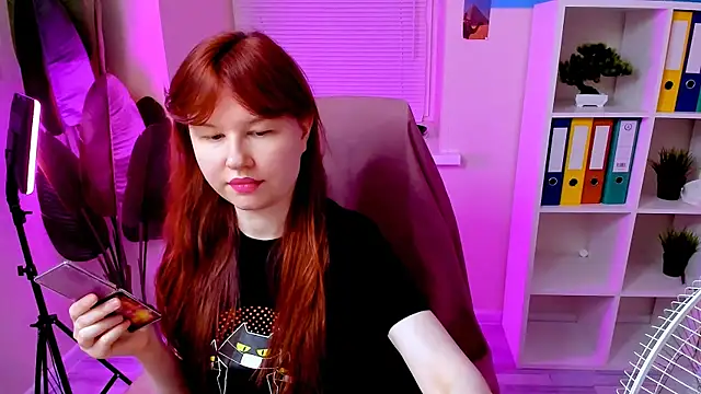 Snapshot of CarolGiggly chatting on November 25, 11:49 pm CarolGiggly online show from November 25, 11:49 pm