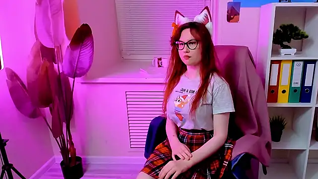 CarolGiggly online show from March 17, 1:10 am