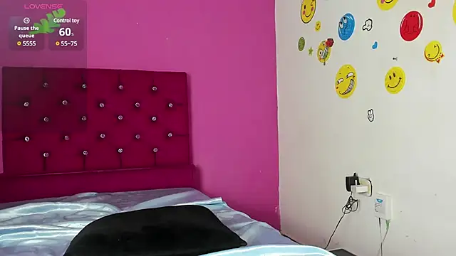 Snapshot of tiffany_Bitch chatting on January 31, 8:33 pm tiffany Bitch online show from January 31, 8:33 pm