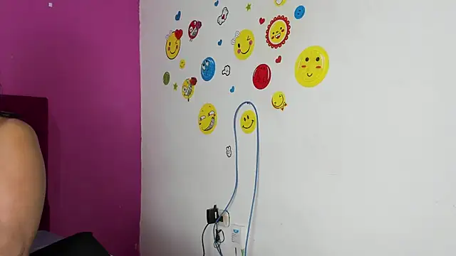 Snapshot of tiffany_Bitch chatting on February 3, 8:03 pm tiffany Bitch online show from February 3, 8:03 pm