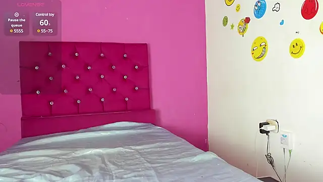 Snapshot of tiffany_Bitch chatting on March 16, 7:06 pm tiffany Bitch online show from March 16, 7:06 pm