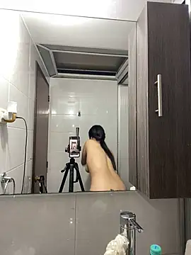 Snapshot of Praga_Pink chatting on January 5, 11:44 pm Praga Pink online show from January 5, 11:44 pm