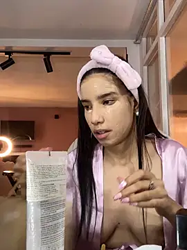 Snapshot of Praga_Pink chatting on January 17, 1:36 am Praga Pink online show from January 17, 1:36 am