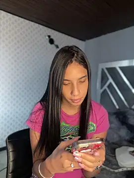 Snapshot of Praga_Pink chatting on April 25, 1:41 pm Praga Pink online show from April 25, 1:41 pm