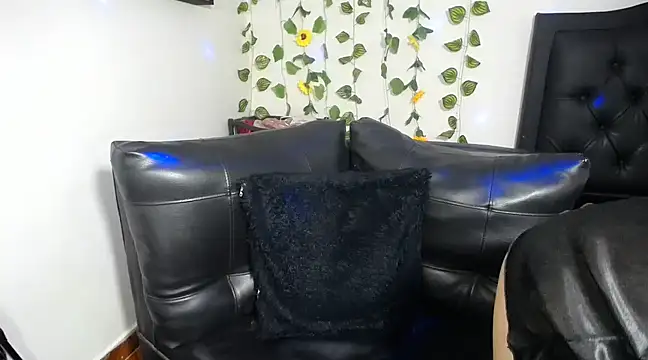 OLIVIAMISSY 02 online show from March 5, 3:07 pm