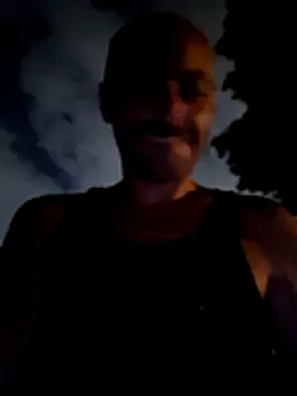 Snapshot of kjs_daddy123 chatting on August 8, 1:52 am kjs daddy123 online show from August 8, 1:52 am